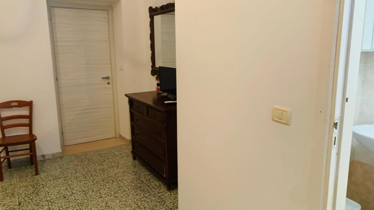 Colombo Apartment E Room Vieste Buitenkant foto