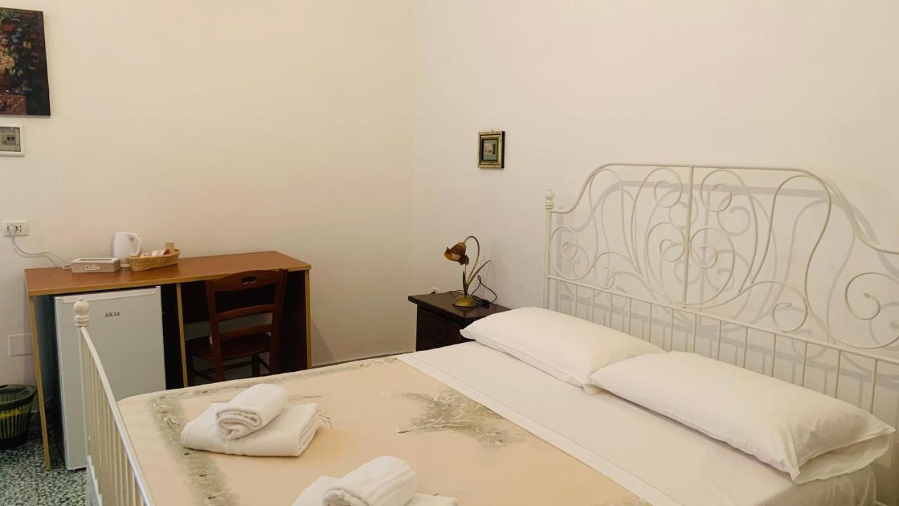 Colombo Apartment E Room Vieste Buitenkant foto