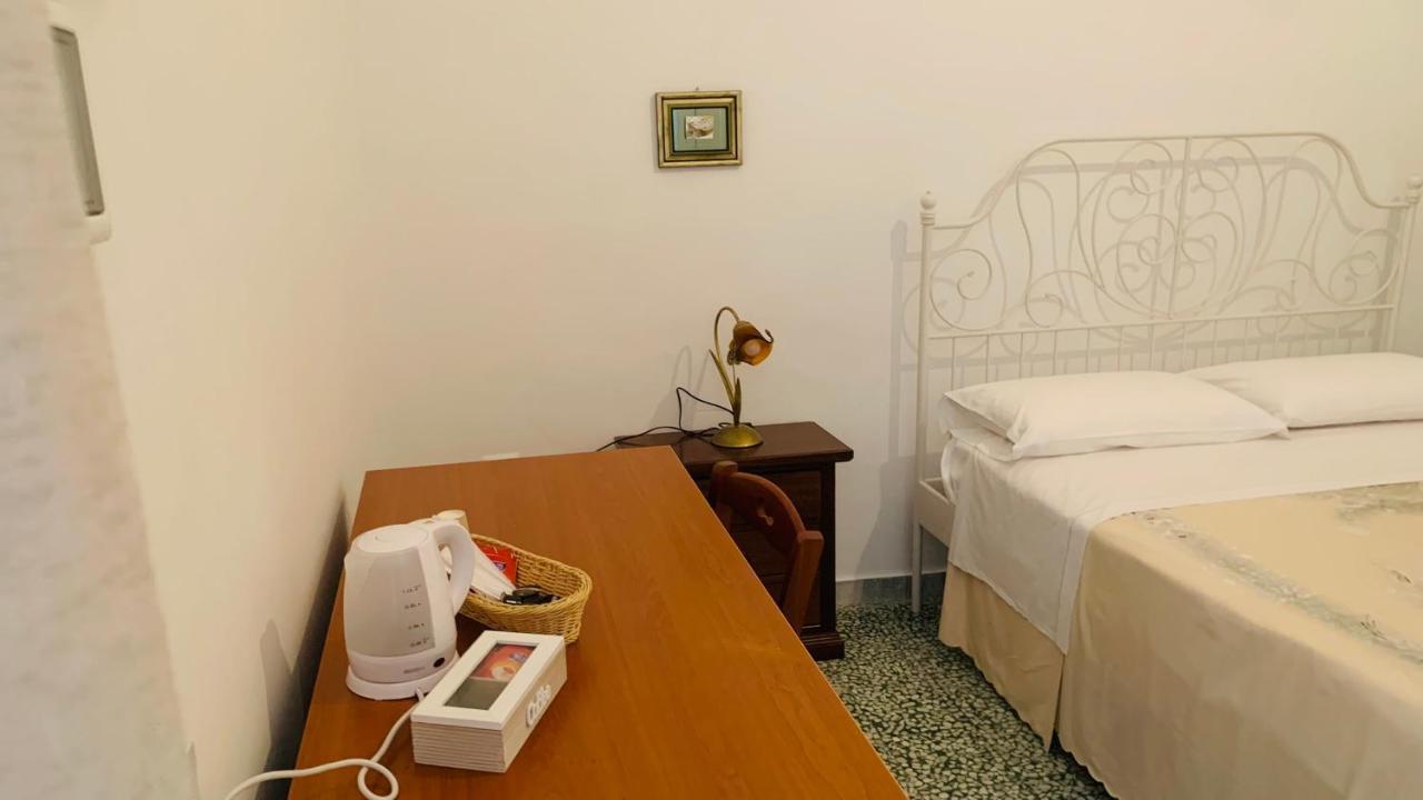 Colombo Apartment E Room Vieste Buitenkant foto