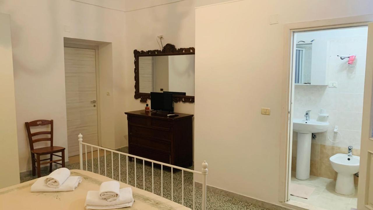 Colombo Apartment E Room Vieste Buitenkant foto