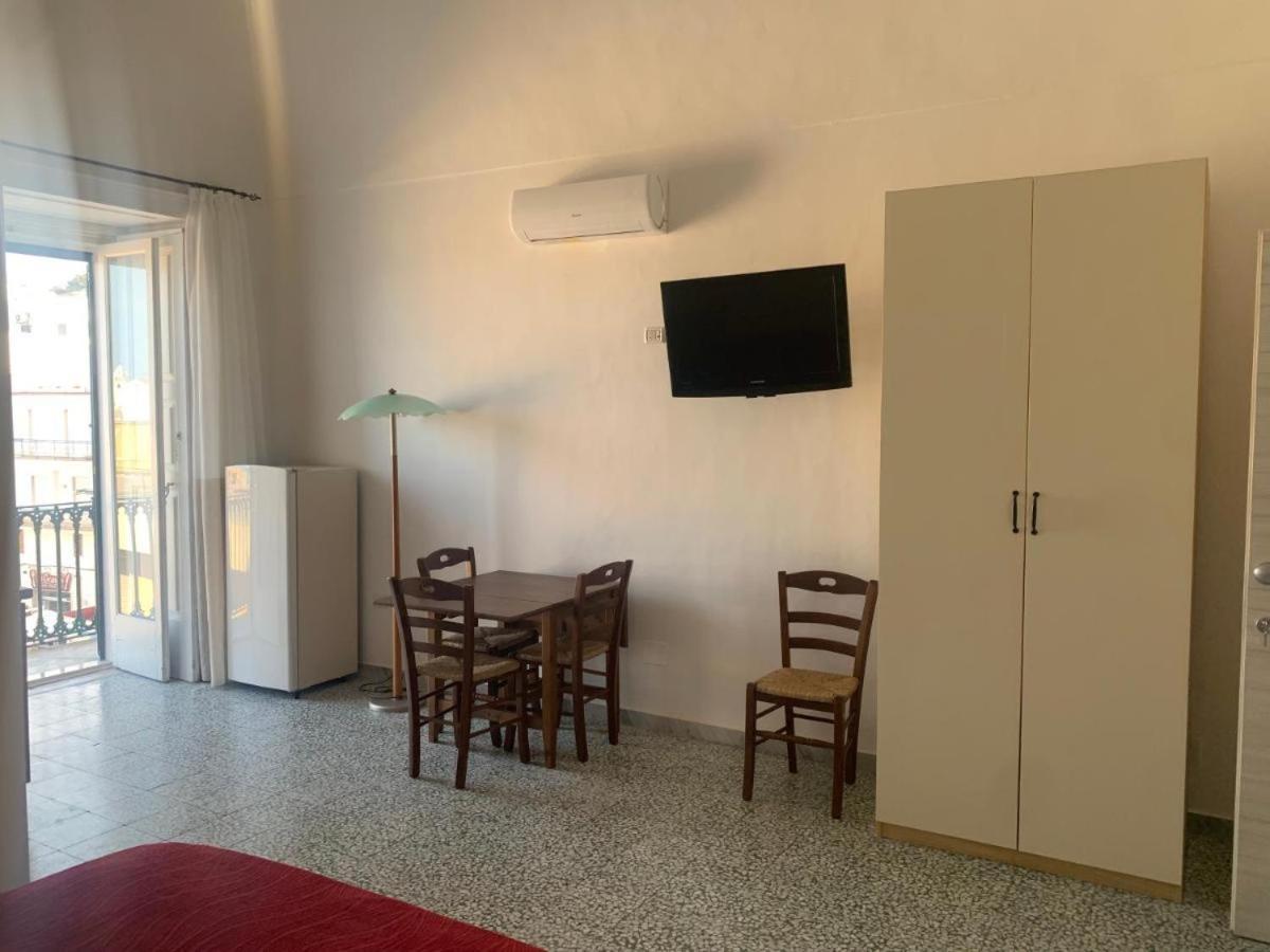 Colombo Apartment E Room Vieste Buitenkant foto