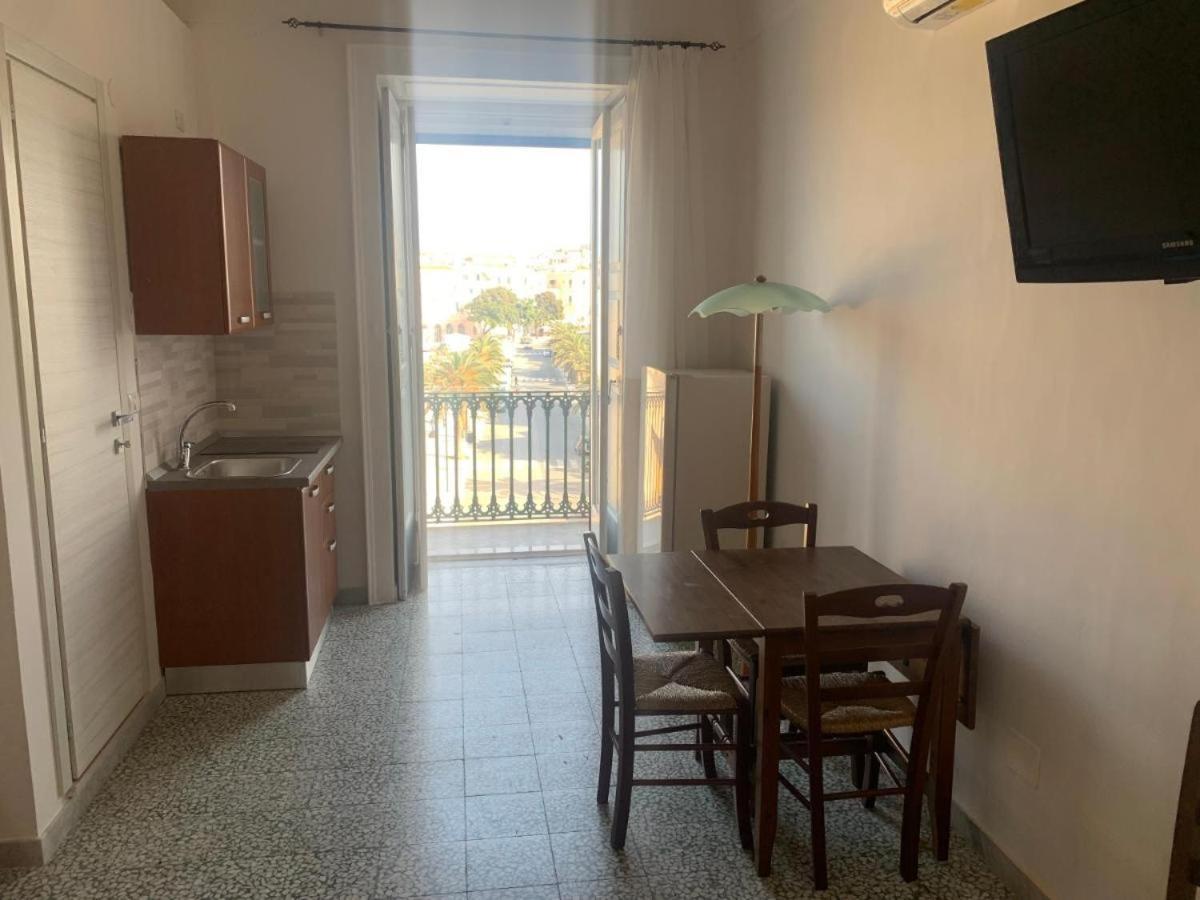 Colombo Apartment E Room Vieste Buitenkant foto