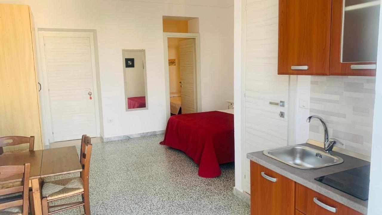 Colombo Apartment E Room Vieste Buitenkant foto